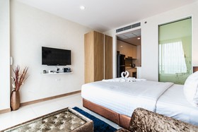 The Riviera Wongamat by Pattaya Holiday