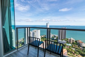 The Riviera Wongamat by Pattaya Holiday