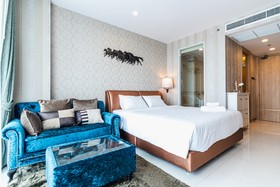 The Riviera Wongamat by Pattaya Holiday
