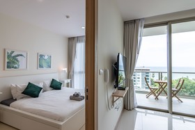 The Riviera Wongamat by Pattaya Holiday