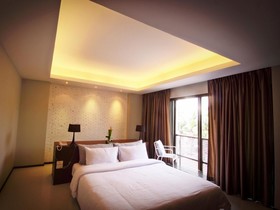S2 Hotel