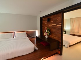 S2 Hotel