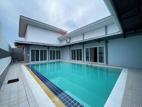 Level Tri Pool Villa Sattahip