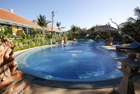 Ao Chalong Villa Resort & Spa