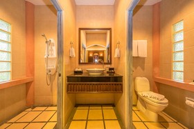 Ao Chalong Villa Resort & Spa