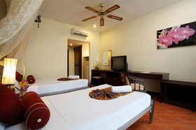 Tuana Hotels Brook Pool Access