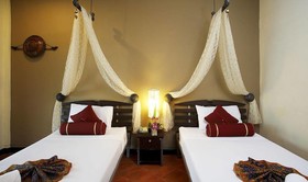 Tuana Hotels Brook Pool Access