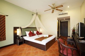 Tuana Hotels Brook Pool Access
