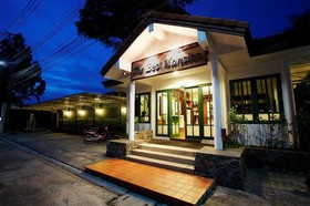 Tuana Hotels Brook Pool Access