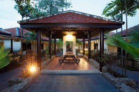 Tuana Hotels Brook Pool Access