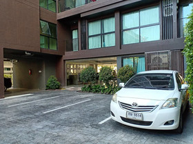 Dlux Condominium