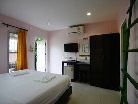 Forest Bungalows and Mama's Restaurant