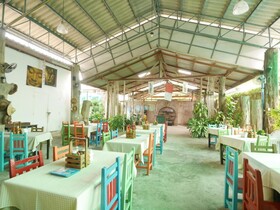 Forest Bungalows and Mama's Restaurant