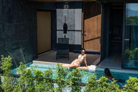 Akra Collection Layan