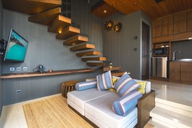 Akra Collection Layan