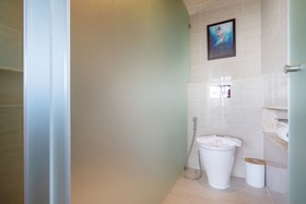 Akra Collection Layan