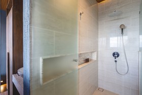 Akra Collection Layan