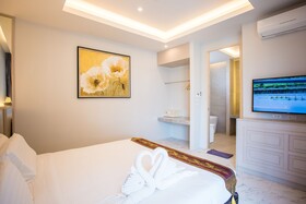 Gold Chariot Pool Villa