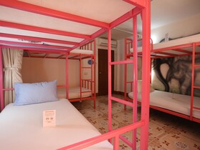 Baan Kamala Backpacker