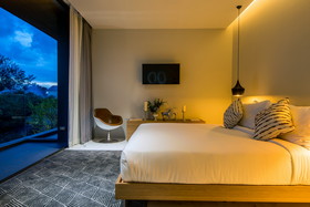 Glam Habitat Hotel