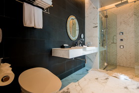 Glam Habitat Hotel