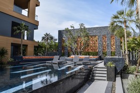 Glam Habitat Hotel
