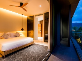 Glam Habitat Hotel