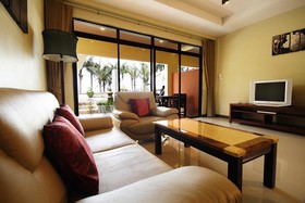 Kamala Beachfront Apartment