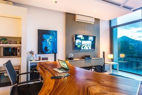 Villa Paradesa by Lofty