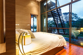 Villa Paradesa by Lofty