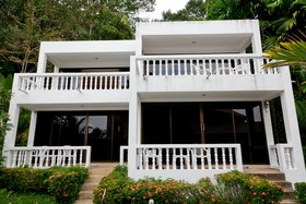 Fullmoon Beach Resort
