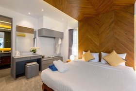 Karon Beach Pool Villas