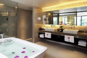 Le Meridien Phuket Beach Resort