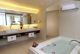 Le Meridien Phuket Beach Resort