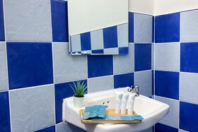 Montana Hotel & Hostel