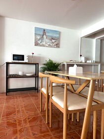 Montana Hotel & Hostel