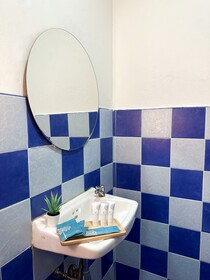 Montana Hotel & Hostel