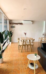 Montana Hotel & Hostel