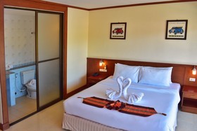 Outdoor Inn Kata Hotel