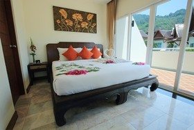 Phunawa Karon Beach Resort & Spa