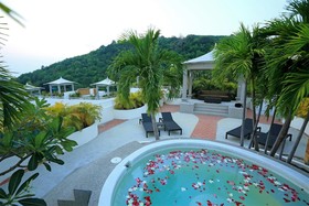 Phunawa Karon Beach Resort & Spa