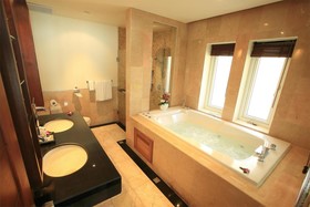 Phunawa Karon Beach Resort & Spa