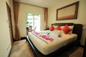 Phunawa Karon Beach Resort & Spa