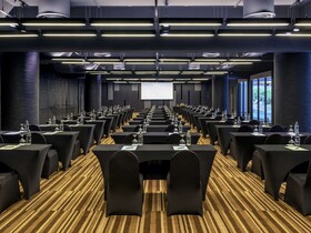 Pullman Phuket Karon Beach Resort