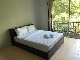 Shots & Dreams Guesthouse