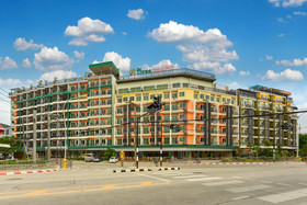 Zephyr Grand Hotel