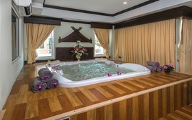 Zephyr Grand Hotel