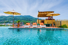 Zephyr Grand Hotel