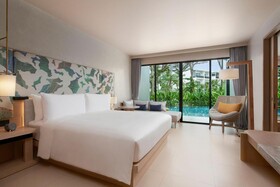 Le Méridien Phuket Mai Khao Beach Resort