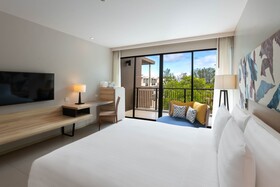Le Méridien Phuket Mai Khao Beach Resort